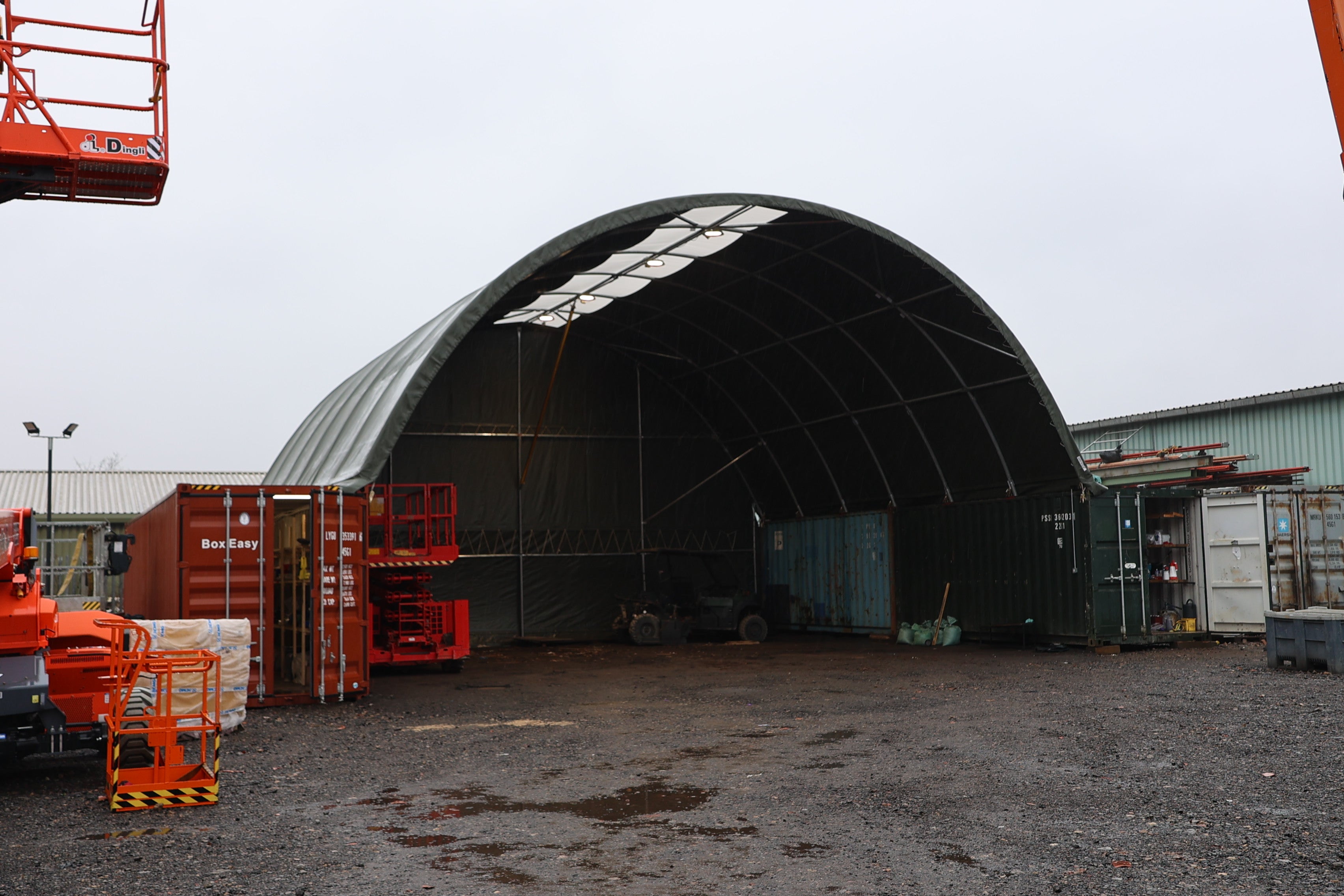Containerluifels - 26ft x 40ft x 10ft (8m x 12m x 3m)