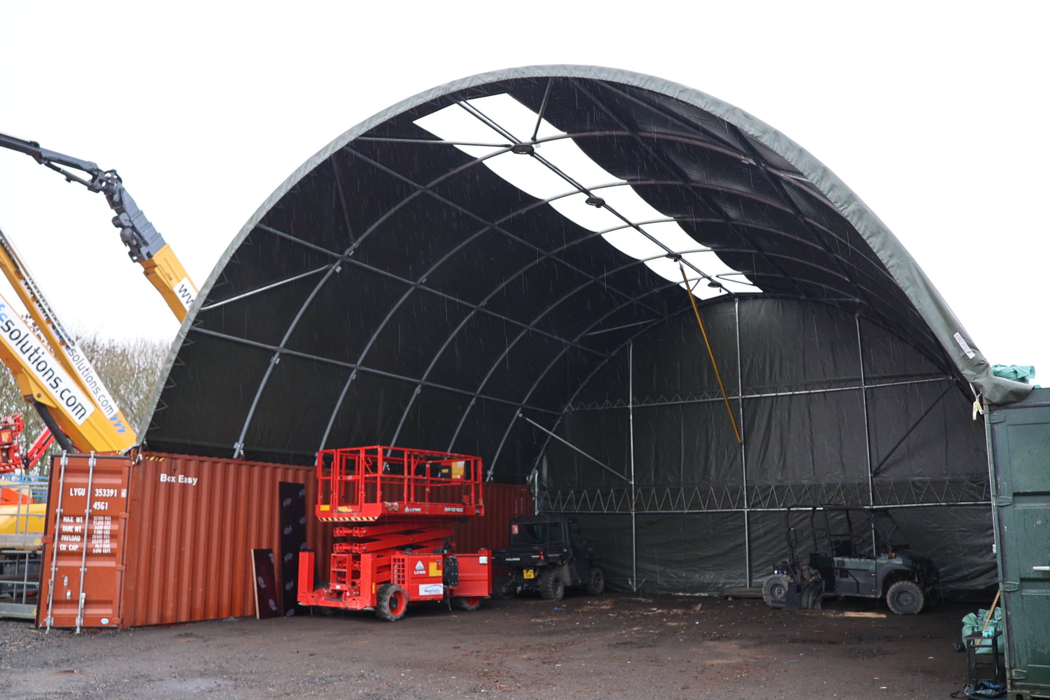 Containerluifels - 26ft x 40ft x 10ft (8m x 12m x 3m)