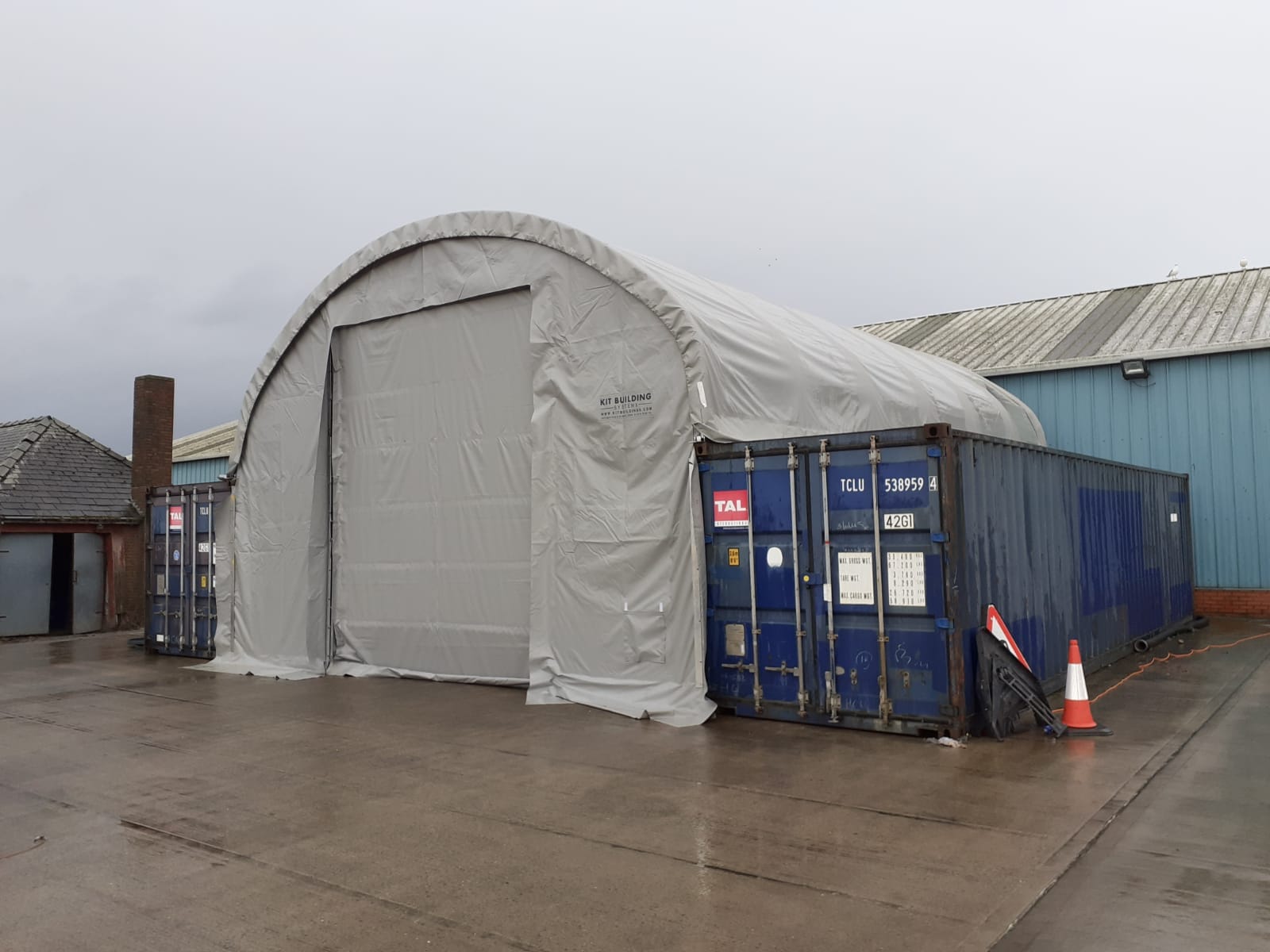 Containerluifels - 33ft x 40ft x 12ft (10m x 12m x 3,6m)