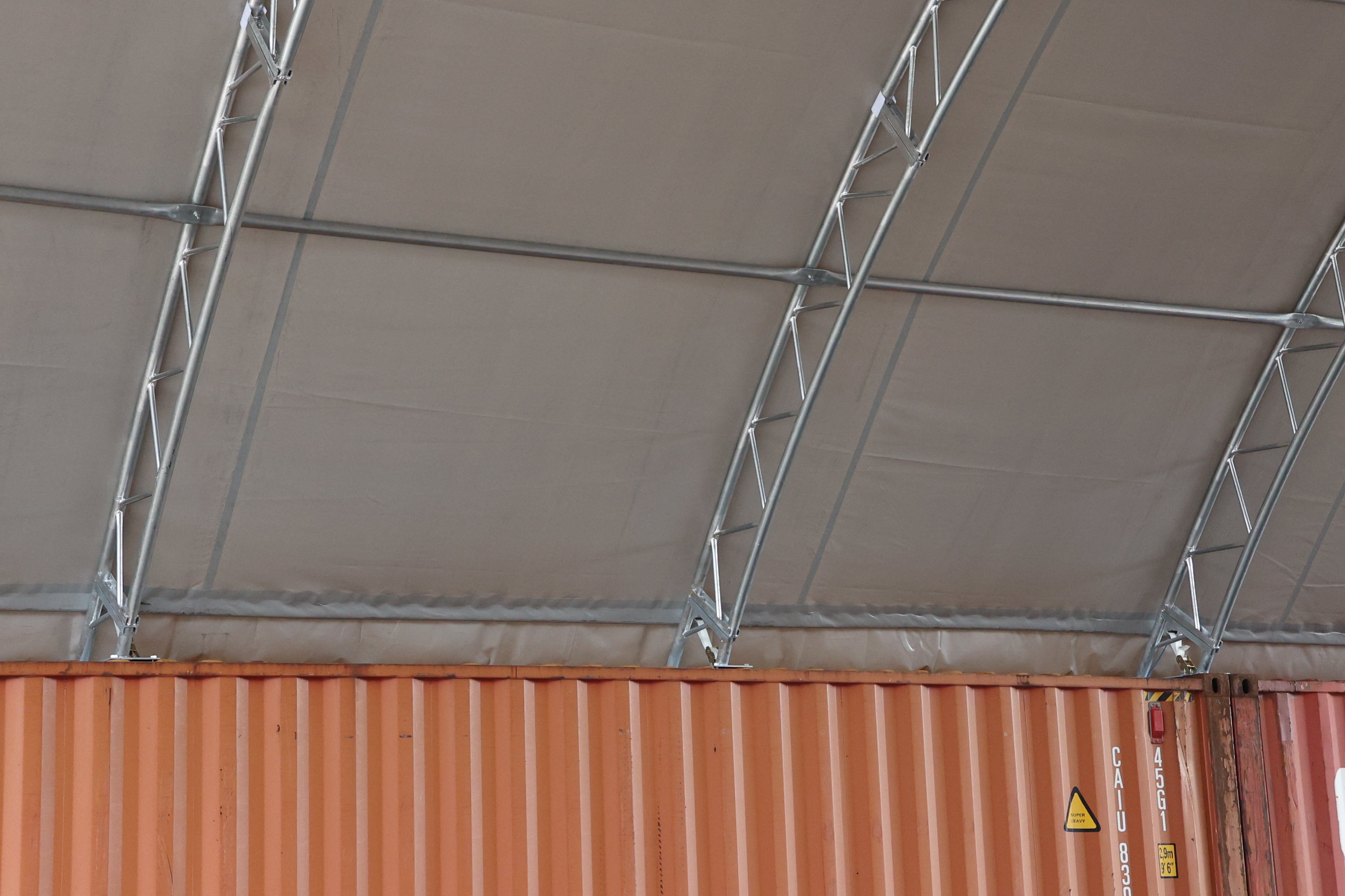 Container Schuilplaats - 60ft x 40ft x 20ft (18.3m x 12m x 6m) Geïnstalleerd aan de binnenkant van containers