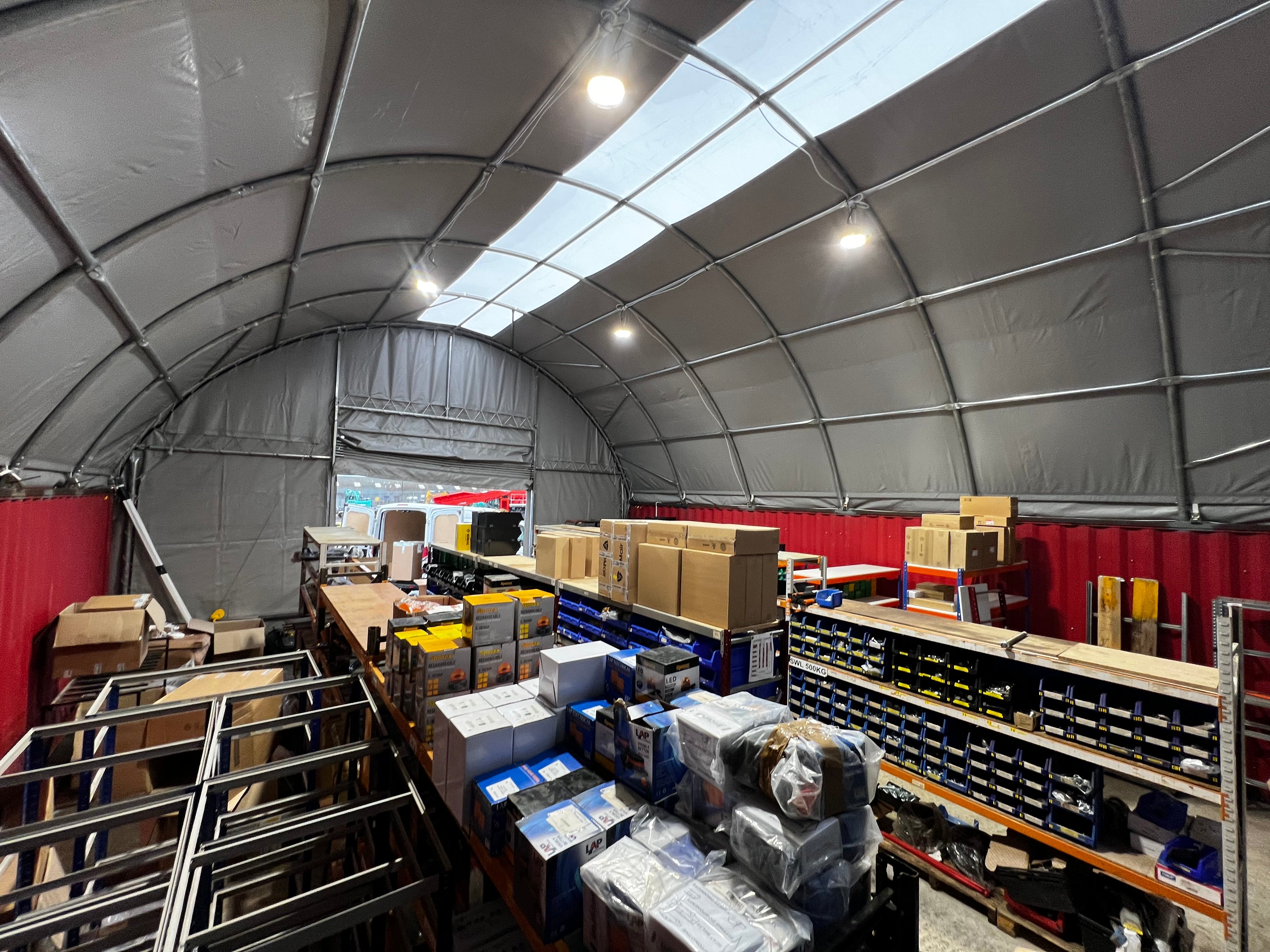 Containerluifels - 26ft x 40ft x 10ft (8m x 12m x 3m)